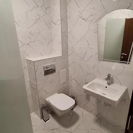 Ema Apartment